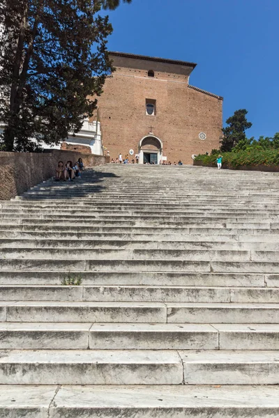 Rome Italia Kesäkuu 2017 Ihmiset Chiesa San Marcello Corson Edessä — kuvapankkivalokuva