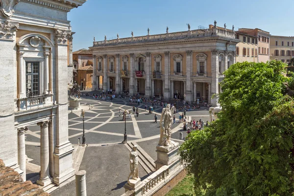 Рим Италия Июня 2017 Люди Перед Музеями Капитолия Городе Рим — стоковое фото