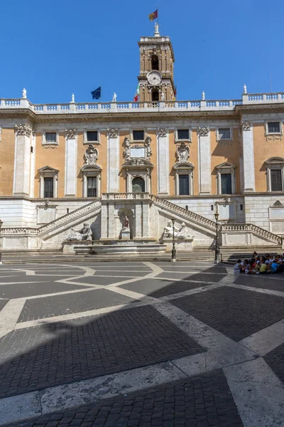 Рим Италия Июня 2017 Люди Перед Музеями Капитолия Городе Рим — стоковое фото