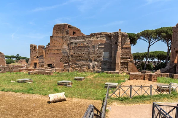 Rome, İtalya - 24 Haziran 2017: Panoramik harabelerini Palatine Tepesi City Roma, İtalya