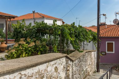 Xanthi, Yunanistan - 23 Eylül 2017: Street ve eski evleri eski kasaba İskeçe, Doğu Makedonya ve Trakya, Yunanistan