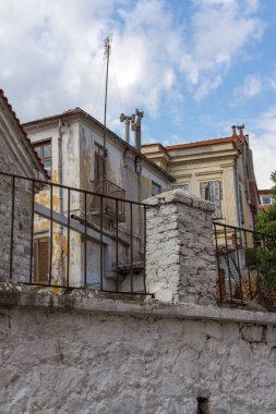 Xanthi, Yunanistan - 23 Eylül 2017: Street ve eski evleri eski kasaba İskeçe, Doğu Makedonya ve Trakya, Yunanistan