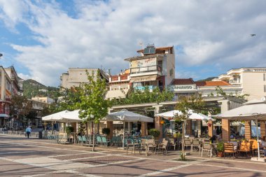 Xanthi, Yunanistan - 23 Eylül 2017: Street ve eski evleri eski kasaba İskeçe, Doğu Makedonya ve Trakya, Yunanistan