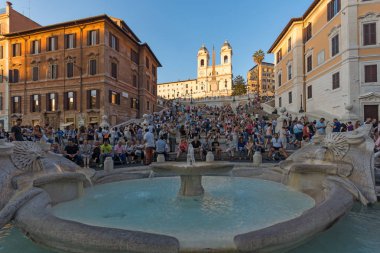 Rome, İtalya - 23 Haziran 2017: Şaşırtıcı günbatımı görünümünü İspanyol Merdivenleri ve Piazza di Spagna, Roma, İtalya