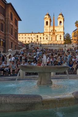 Rome, İtalya - 23 Haziran 2017: Şaşırtıcı günbatımı görünümünü İspanyol Merdivenleri ve Piazza di Spagna, Roma, İtalya