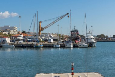Dedeağaç, Yunanistan - 23 Eylül 2017: Bağlantı noktası ve Dedeağaç şehri, Doğu Makedonya ve Trakya, Yunanistan için Panorama