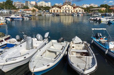 Dedeağaç, Yunanistan - 23 Eylül 2017: Bağlantı noktası ve Dedeağaç şehri, Doğu Makedonya ve Trakya, Yunanistan için Panorama