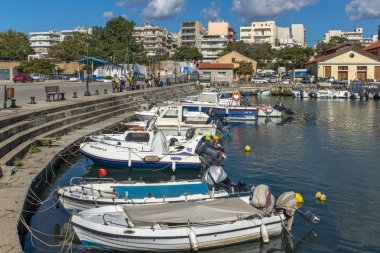Dedeağaç, Yunanistan - 23 Eylül 2017: Bağlantı noktası ve Dedeağaç şehri, Doğu Makedonya ve Trakya, Yunanistan için Panorama