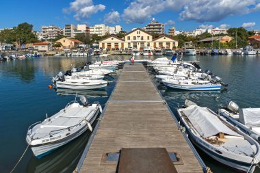 Dedeağaç, Yunanistan - 23 Eylül 2017: Bağlantı noktası ve Dedeağaç şehri, Doğu Makedonya ve Trakya, Yunanistan için Panorama