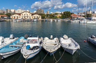 Dedeağaç, Yunanistan - 23 Eylül 2017: Bağlantı noktası ve Dedeağaç şehri, Doğu Makedonya ve Trakya, Yunanistan için Panorama