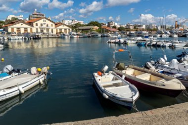 Dedeağaç, Yunanistan - 23 Eylül 2017: Bağlantı noktası ve Dedeağaç şehri, Doğu Makedonya ve Trakya, Yunanistan için Panorama