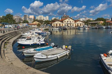 Dedeağaç, Yunanistan - 23 Eylül 2017: Bağlantı noktası ve Dedeağaç şehri, Doğu Makedonya ve Trakya, Yunanistan için Panorama