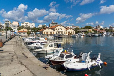 Dedeağaç, Yunanistan - 23 Eylül 2017: Bağlantı noktası ve Dedeağaç şehri, Doğu Makedonya ve Trakya, Yunanistan için Panorama