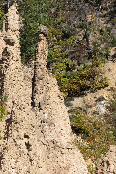 ラダン山 セルビアの岩形成悪魔の町の素晴らしい紅葉風景 — ストック写真