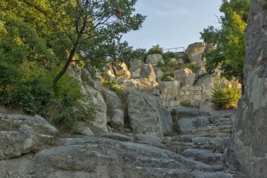 Sunrise görünümünü antik Trakya şehir olan Perperikon, bölge, Bulgaristan