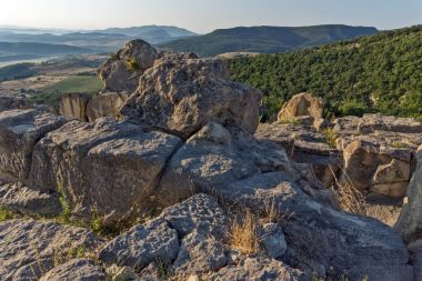 Sunrise görünümünü antik Trakya şehir olan Perperikon, bölge, Bulgaristan