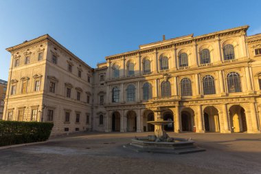 Rome, İtalya - 24 Haziran 2017: Gün batımı görünümü Palazzo Barberini - Ulusal Antik Sanat Galerisi Roma, İtalya