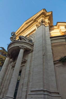 Rome, İtalya - 24 Haziran 2017: Gün batımı görünümü Basilica of Our Lady içinde Trastevere Roma, İtalya