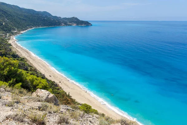 青い海 レフカダ島 イオニア諸島 ギリシャで Kokkinos Vrachos ビーチのパノラマ ビュー — ストック写真