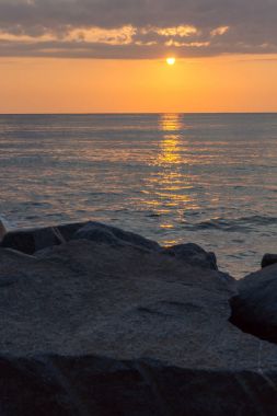 Şaşırtıcı gündoğumu Panorama Beach town Tsarevo, Burgaz bölge, Bulgaristan