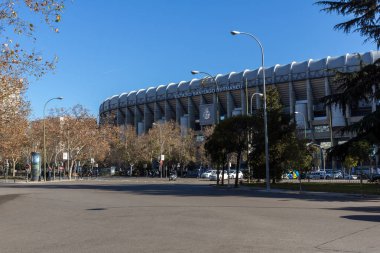 Madrid, İspanya - 21 Ocak 2018: Dışında görüntülemek Santiago Bernabeu Stadyumu şehir Madrid, İspanya