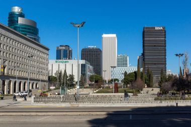Madrid, İspanya - 21 Ocak 2018: İş binalar Paseo de la Castellana Street City, Madrid, İspanya