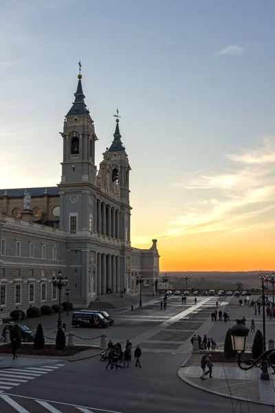 Madrid Španělsko Ledna 2018 Úžasný Západ Slunce Pohled Katedrála Almudena — Stock fotografie
