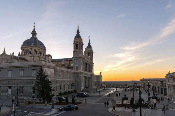 Madrid España Enero 2018 Increíble Vista Atardecer Catedral Almudena Ciudad — Foto de Stock