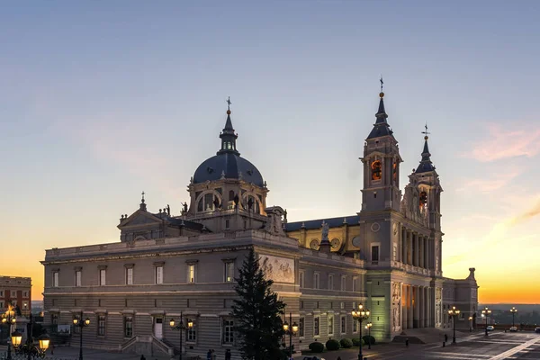 Madrid Espanha Janeiro 2018 Vista Incrível Pôr Sol Catedral Almudena — Fotografia de Stock