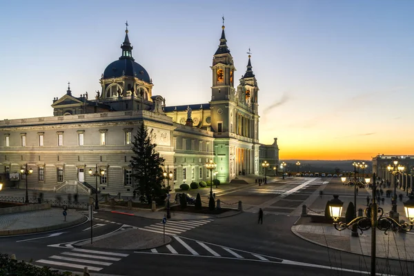 Madrid España Enero 2018 Increíble Vista Atardecer Catedral Almudena Ciudad — Foto de Stock