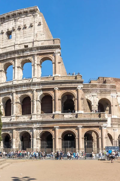Rome Olaszország 2017 Június Emberek Előtt Colosseum Róma Olaszország — Stock Fotó