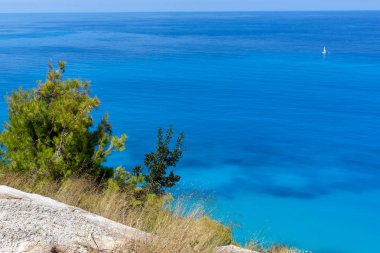 Panoramik manzaralı mavi suları, Lefkada, Ionian Islands, Yunanistan Kokkinos Vrachos Beach