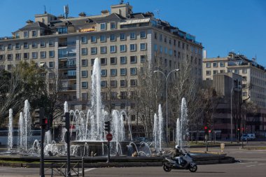 Madrid, İspanya - 21 Ocak 2018: İş binalar Paseo de la Castellana Street City, Madrid, İspanya