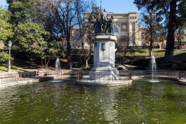 Madrid, İspanya - 21 Ocak 2018: Anıt kraliçesi Isabella ben Katolik Paseo de la Castellana Street City, Madrid, İspanya