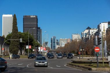 Madrid, İspanya - 21 Ocak 2018: İş binalar Paseo de la Castellana Street City, Madrid, İspanya