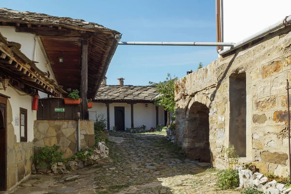 保加利亚洛维奇地区圣乔治中世纪 Glozhene 修道院 — 图库照片