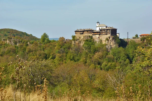 令人惊叹的景观附近 Glozhene 修道院 Planina 巴尔干山脉 洛维奇地区 保加利亚 — 图库照片