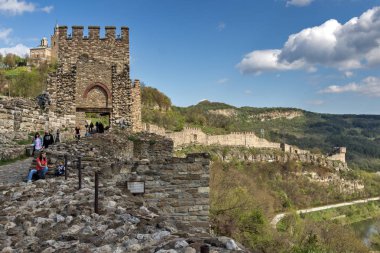 Veliko Tarnovo, Bulgaristan - 9 Nisan 2017: ikinci Bulgar İmparatorluğu Ortaçağ Kalesi Tsarevets, Veliko Tarnovo, Bulgaristan başkenti kalıntıları