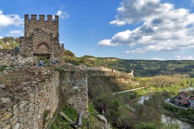 Veliko Tarnovo, Bulgaristan - 9 Nisan 2017: ikinci Bulgar İmparatorluğu Ortaçağ Kalesi Tsarevets, Veliko Tarnovo, Bulgaristan başkenti kalıntıları