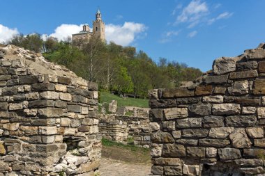 Veliko Tarnovo, Bulgaristan - 9 Nisan 2017: ikinci Bulgar İmparatorluğu Ortaçağ Kalesi Tsarevets, Veliko Tarnovo, Bulgaristan başkenti kalıntıları