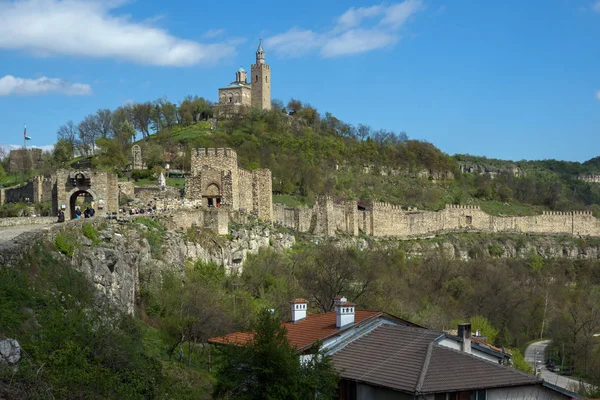 Veliko Tarnovo, Bulgaristan - 9 Nisan 2017: ikinci Bulgar İmparatorluğu Ortaçağ Kalesi Tsarevets, Veliko Tarnovo, Bulgaristan başkenti kalıntıları