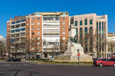 Madrid, İspanya - 21 Ocak 2018: Anıt Emilio Castelar Paseo de la Castellana Street City, Madrid, İspanya