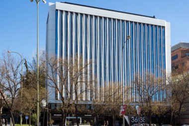 Madrid, İspanya - 21 Ocak 2018: Binalar Paseo de la Castellana Street City, Madrid, İspanya