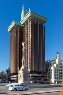Madrid, İspanya - 21 Ocak 2018: Plaza de Colon Madrid şehir, İspanya, Columbus ve Columbus anıt kuleleri