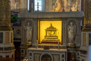 Rome, İtalya - 23 Haziran 2017: St. Peter, Aziz Peter Kilisesi Roma, İtalya (San Pietro in Vincoli) zincire zincirine içeren sandığa