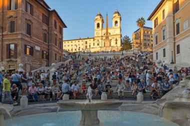 Rome, İtalya - 23 Haziran 2017: Şaşırtıcı günbatımı görünümünü İspanyol Merdivenleri ve Piazza di Spagna, Roma, İtalya