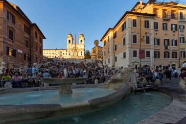 Rome, İtalya - 23 Haziran 2017: Şaşırtıcı günbatımı görünümünü İspanyol Merdivenleri ve Piazza di Spagna, Roma, İtalya