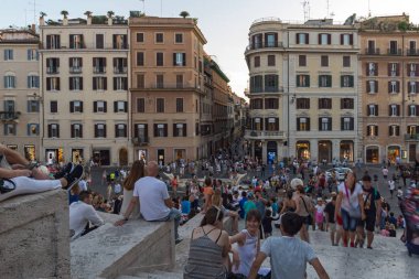 Rome, İtalya - 23 Haziran 2017: Şaşırtıcı günbatımı görünümünü İspanyol Merdivenleri ve Piazza di Spagna, Roma, İtalya