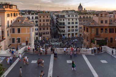 Rome, İtalya - 23 Haziran 2017: Şaşırtıcı günbatımı görünümünü İspanyol Merdivenleri ve Piazza di Spagna, Roma, İtalya