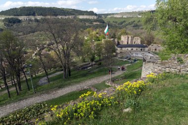 Veliko Tarnovo, Bulgaristan - 9 Nisan 2017: ikinci Bulgar İmparatorluğu Ortaçağ Kalesi Tsarevets, Veliko Tarnovo, Bulgaristan başkenti kalıntıları